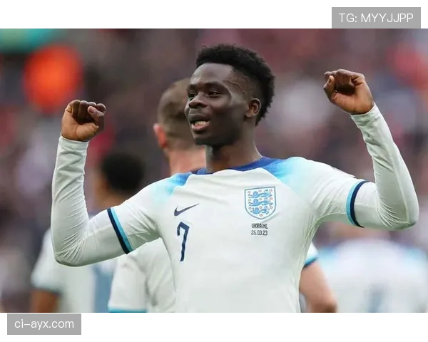 英格兰球星萨卡携手知名品牌，开启体育与商业跨界合作新篇章