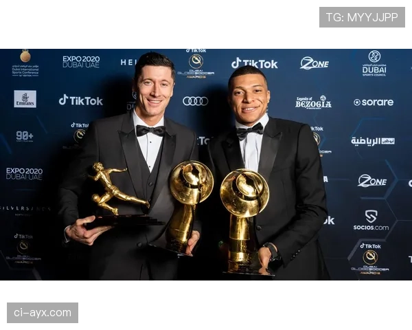 莱万 vs C罗：终结效率与战术角色差异