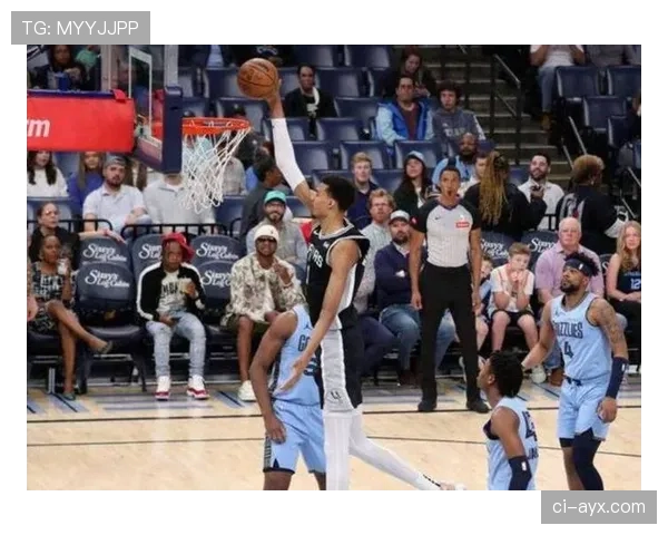 马布里突破关键时刻得分拉开差距改写球队进攻格局